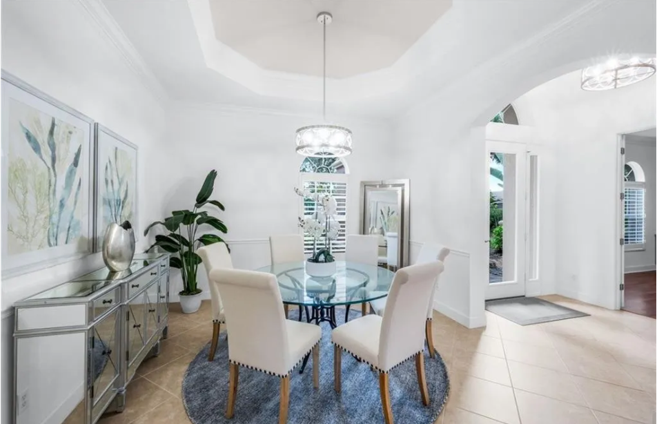 Staged dining room with coastal-inspired decor and luxury furnishings by Naples Home Staging